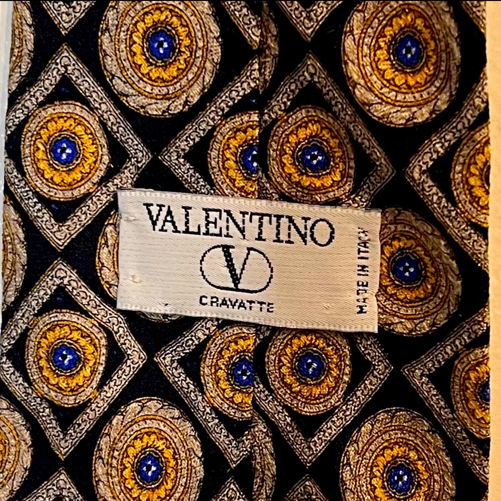 Valentino ‘80s vintage tie.